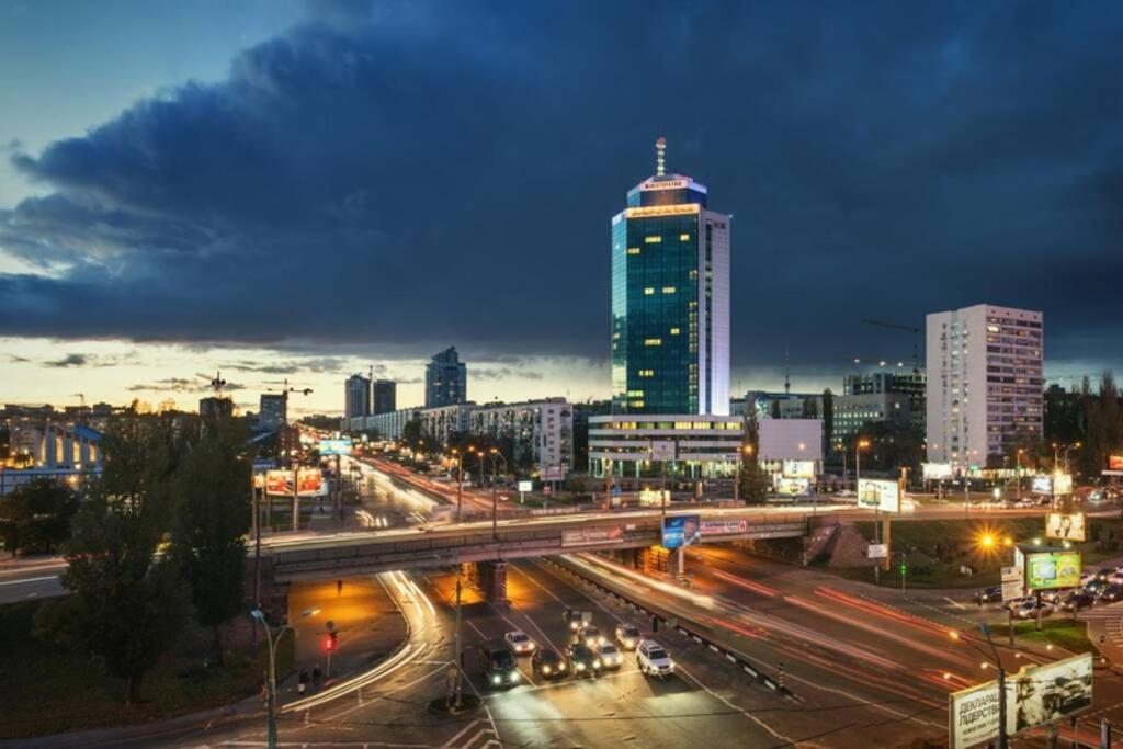 Loft Studio Near Smart Plaza Polytech, Center Kiev Esterno foto